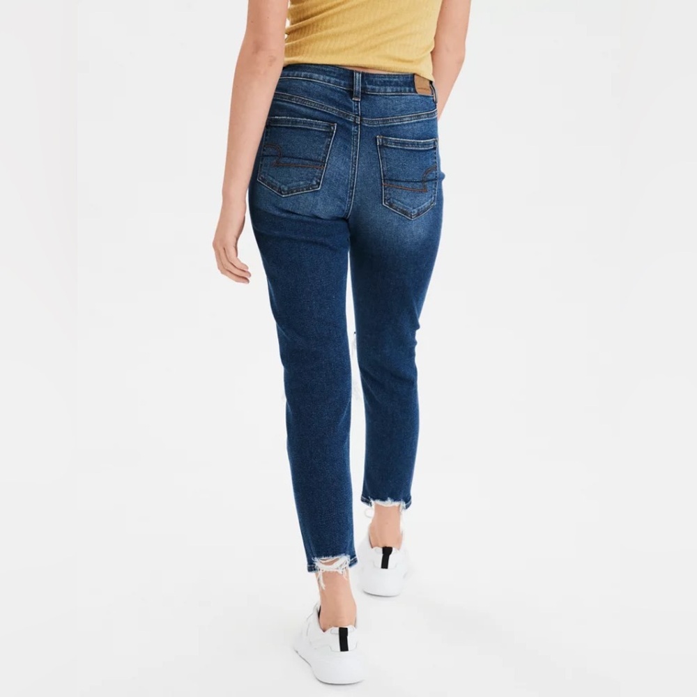 American Eagle Stretch Mom Jean in Easy Breezy Blue Distressed Frayed 8 Long - Picture 2 of 14